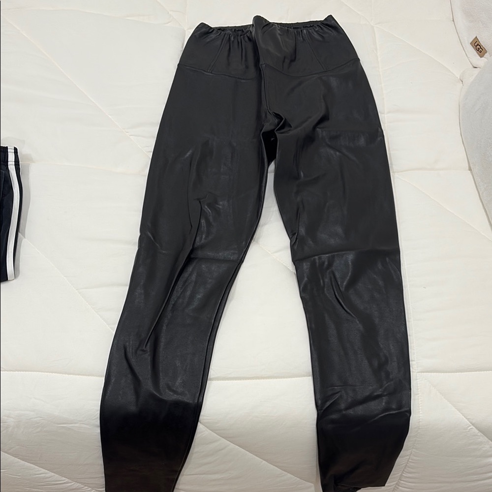 Aritzia Daria faux leather leggings